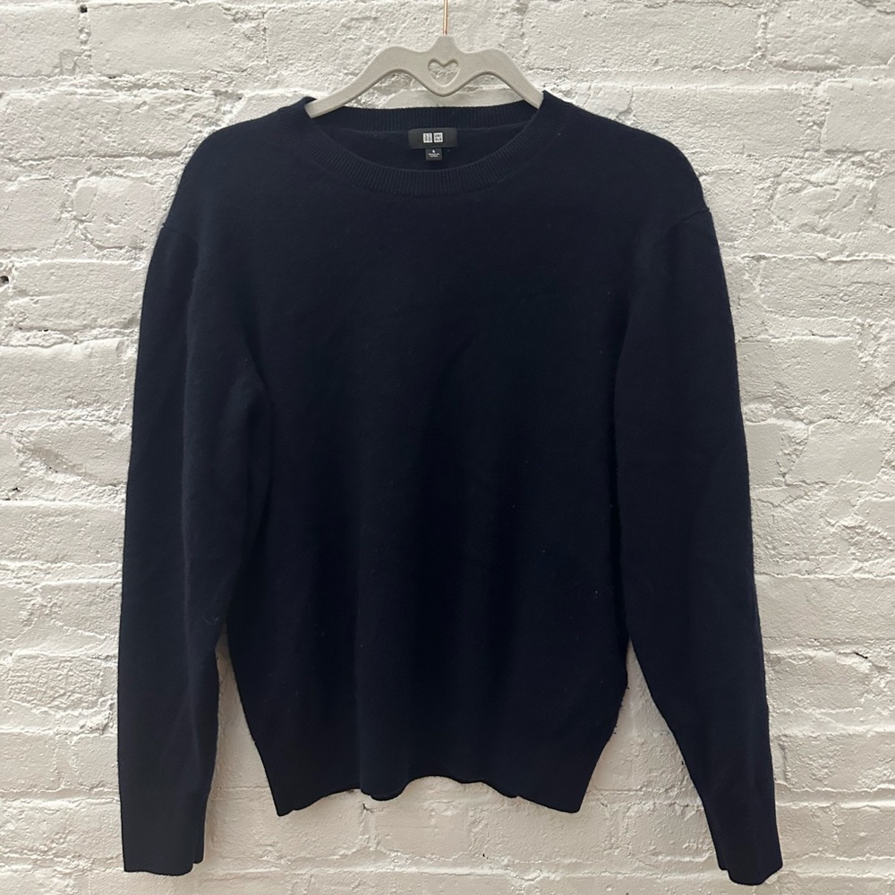 Uniqlo Women’s Navy 100% Cashmere sweater